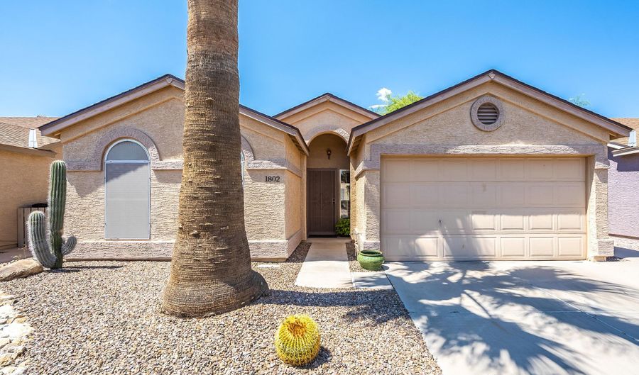 1802 E PEACH TREE Dr, Chandler, AZ 85249 - 2 Beds, 2 Bath