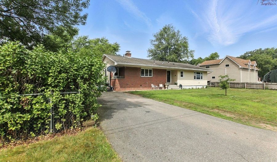 12 Cosgrove Ave, Agawam, MA 01001 - 3 Beds, 2 Bath