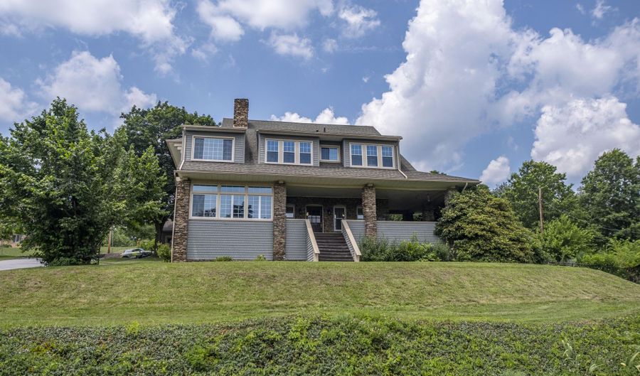3230 W Chestnut Ave, Altoona, PA 16601 - 4 Beds, 3 Bath