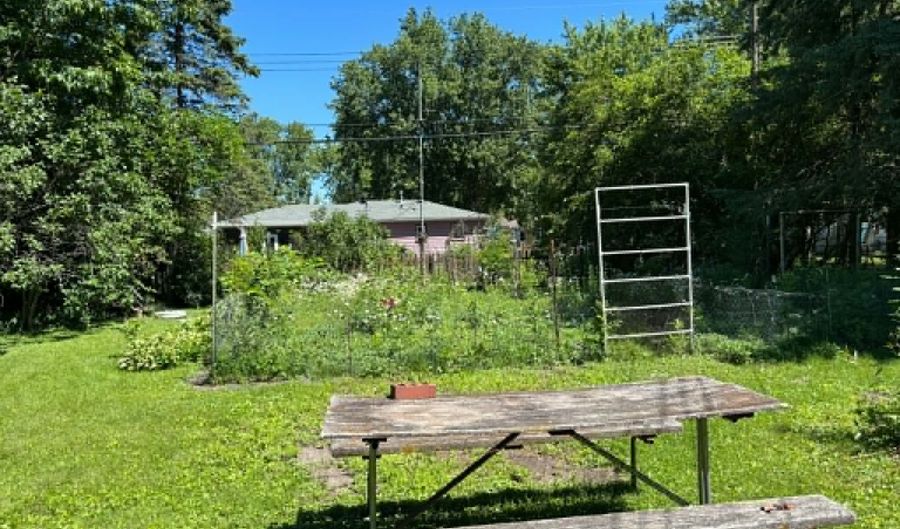 2444 Hayden Ave, Altoona, WI 54720 - 3 Beds, 1 Bath
