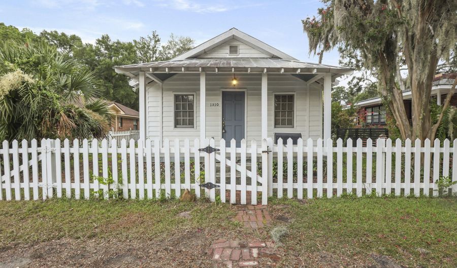 1510 Congress St, Beaufort, SC 29902 - 2 Beds, 2 Bath