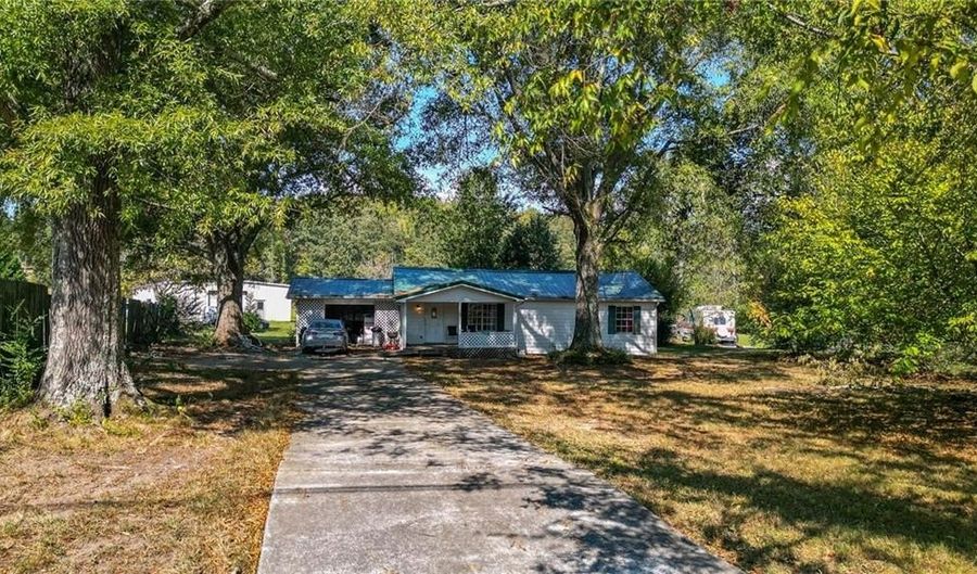 2857 Mcdaniel Station Rd SW, Adairsville, GA 30103 - 3 Beds, 2 Bath