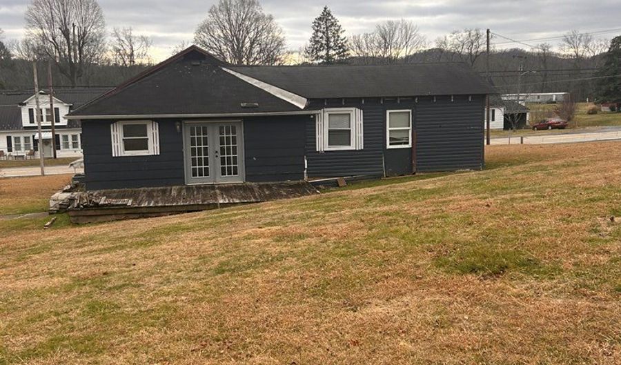 18585 Midland Trl, Ansted, WV 25812 - 3 Beds, 1 Bath