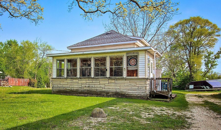 42169 N Lake Ave, Antioch, IL 60002 - 3 Beds, 2 Bath