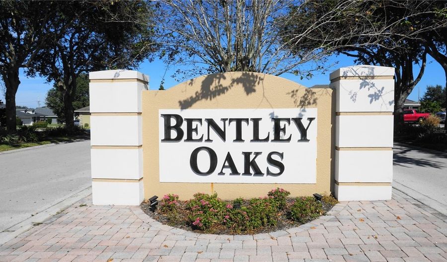 104 BENTLEY OAKS Blvd, Auburndale, FL 33823 - 3 Beds, 2 Bath