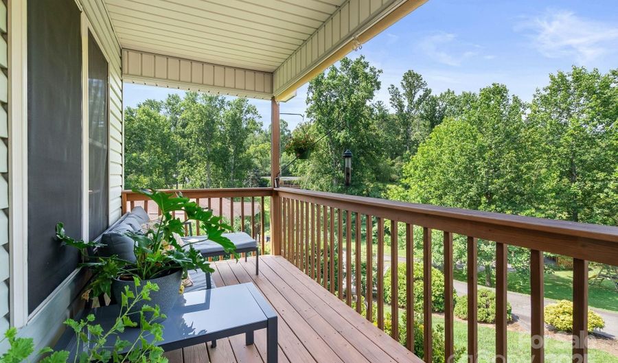 12 Buckshot Ridge Dr, Asheville, NC 28804 - 2 Beds, 2 Bath