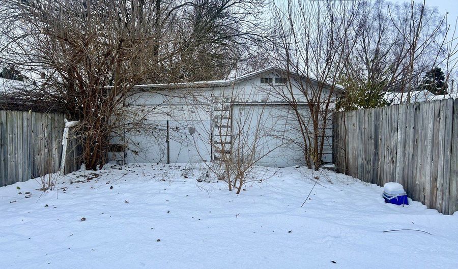 452 E Washington St, Arcola, IL 61910 - 2 Beds, 1 Bath