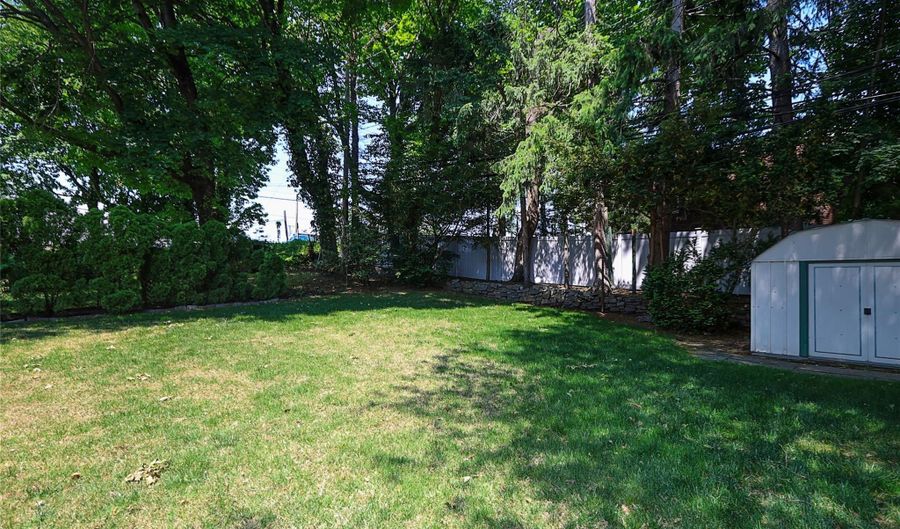 114 Hilldale Rd, Albertson, NY 11507 - 4 Beds, 2 Bath