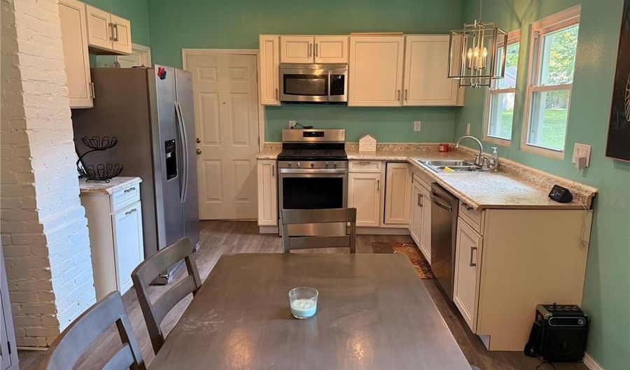 1109 HARRISON St, Alton, IL 62002 - 2 Beds, 1 Bath