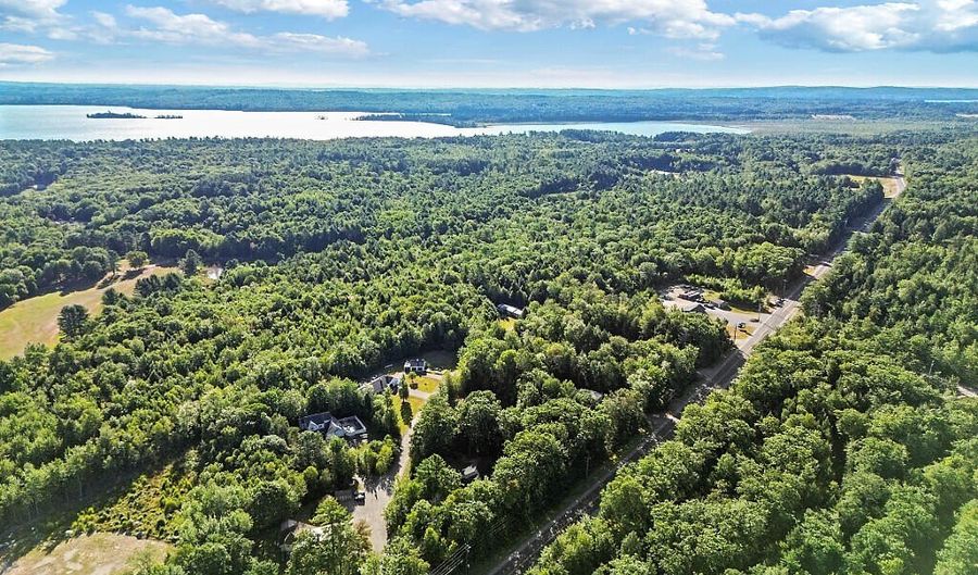5 Little Village Ln, Belgrade, ME 04917 - 3 Beds, 2 Bath