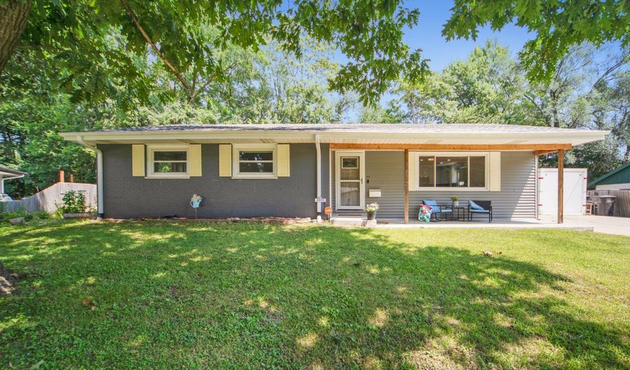 4905 SW 15th St, Des Moines, IA 50315 - 3 Beds, 2 Bath