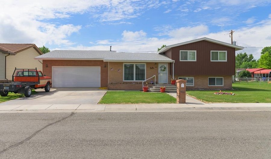 10 Circle Dr, Lovell, WY 82431 - 3 Beds, 2 Bath