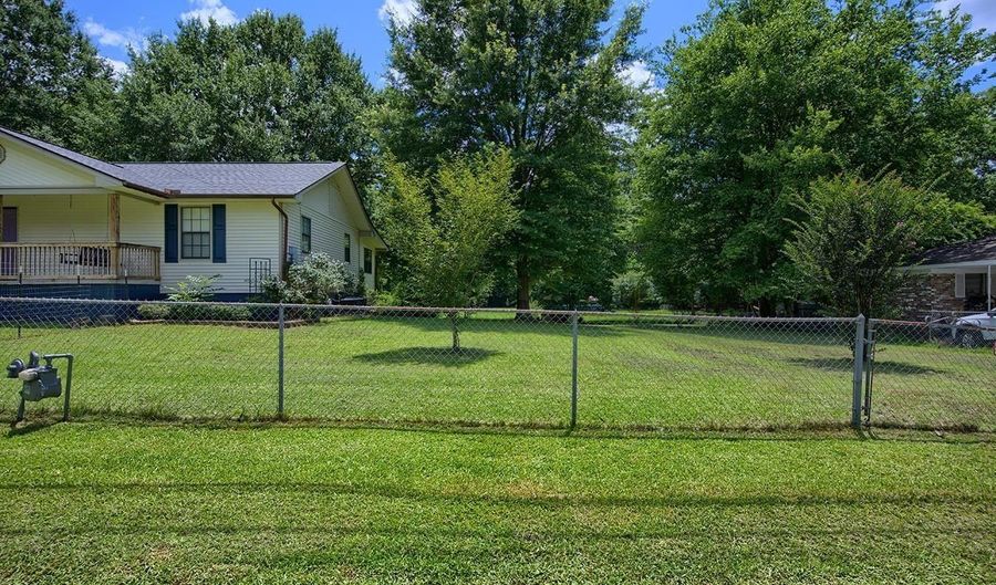 914 Thelma St, Benton, AR 72015 - 2 Beds, 1 Bath