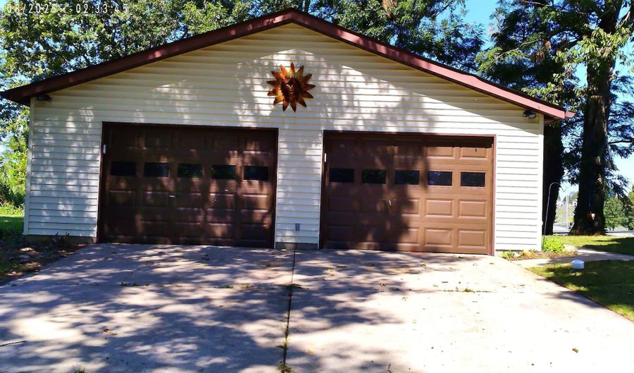 1329 24th St, Bedford, IN 47421 - 4 Beds, 3 Bath