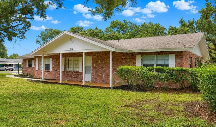 1212 LYNN Ave, Auburndale, FL 33823 - 3 Beds, 2 Bath