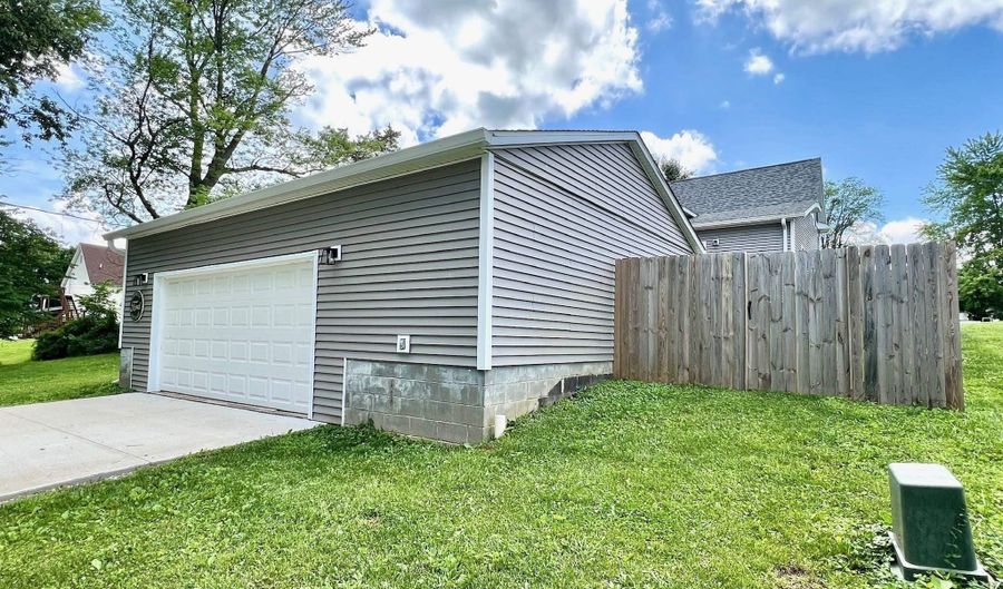 1810 H St, Bedford, IN 47421 - 3 Beds, 3 Bath