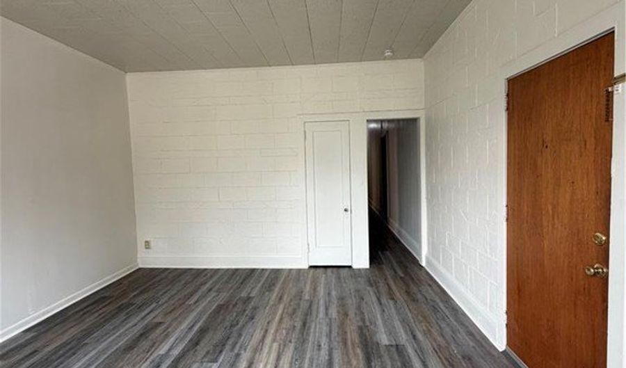 222 S 15th St 2, Allentown, PA 18102 - 2 Beds, 1 Bath