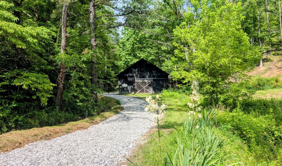 430 Smith Rd, Annville, KY 40402 - 3 Beds, 1 Bath