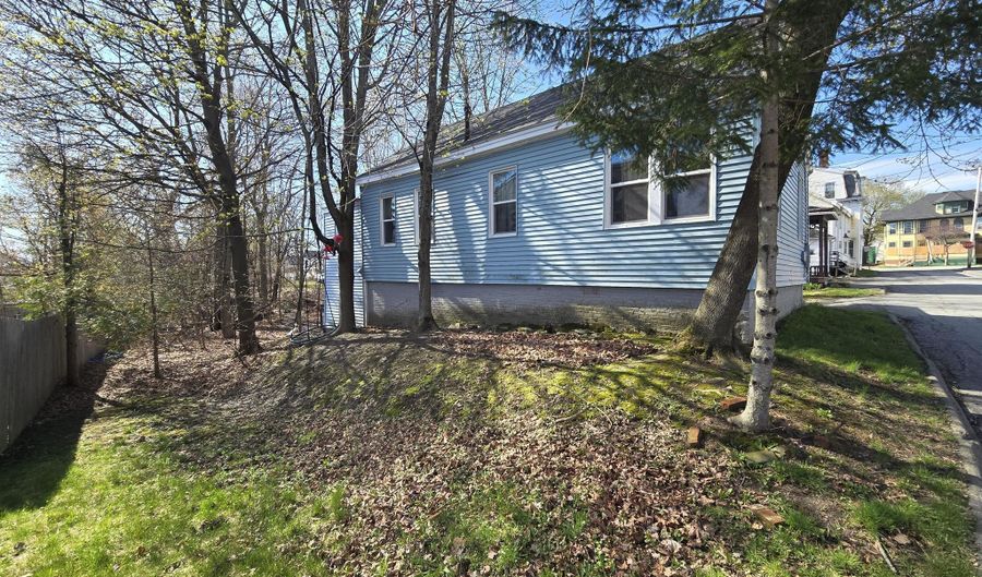 18 Boynton St, Bangor, ME 04401 - 3 Beds, 2 Bath