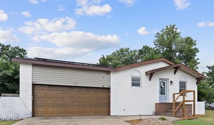 2223 Garfield Ave, Baxter Springs, KS 66713 - 3 Beds, 2 Bath
