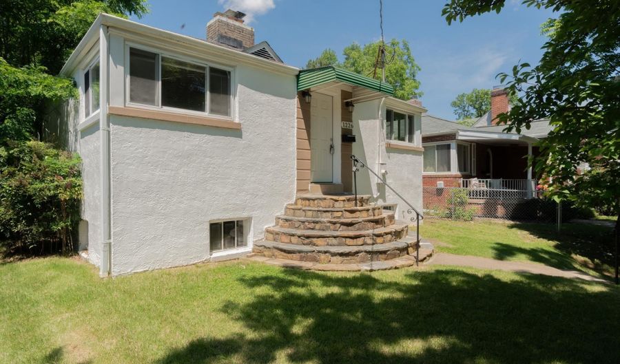 1226 N TAYLOR St, Arlington, VA 22201 - 3 Beds, 2 Bath