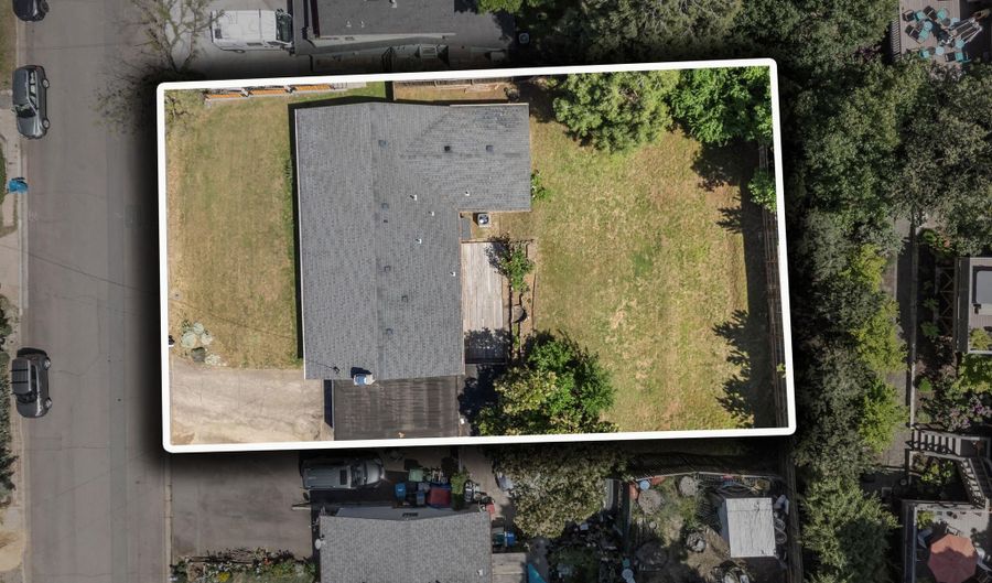 1556 Windsor St, Ashland, OR 97520 - 4 Beds, 2 Bath