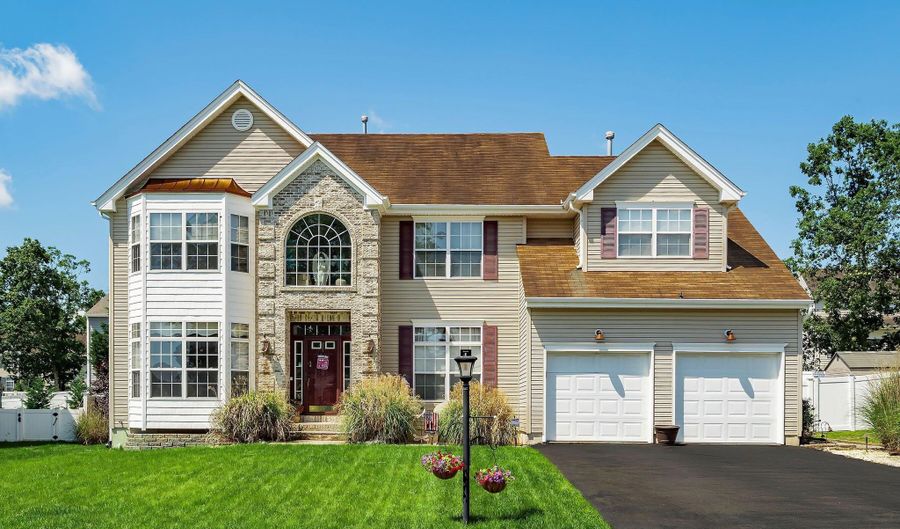 15 Savannah Dr, Barnegat, NJ 08005 - 4 Beds, 3 Bath