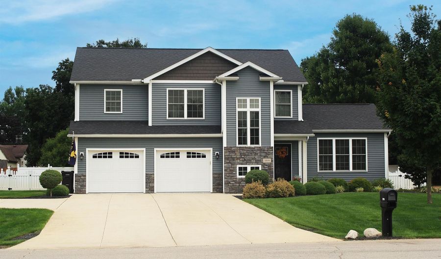 3199 Pender, Adrian, MI 49221 - 4 Beds, 3 Bath