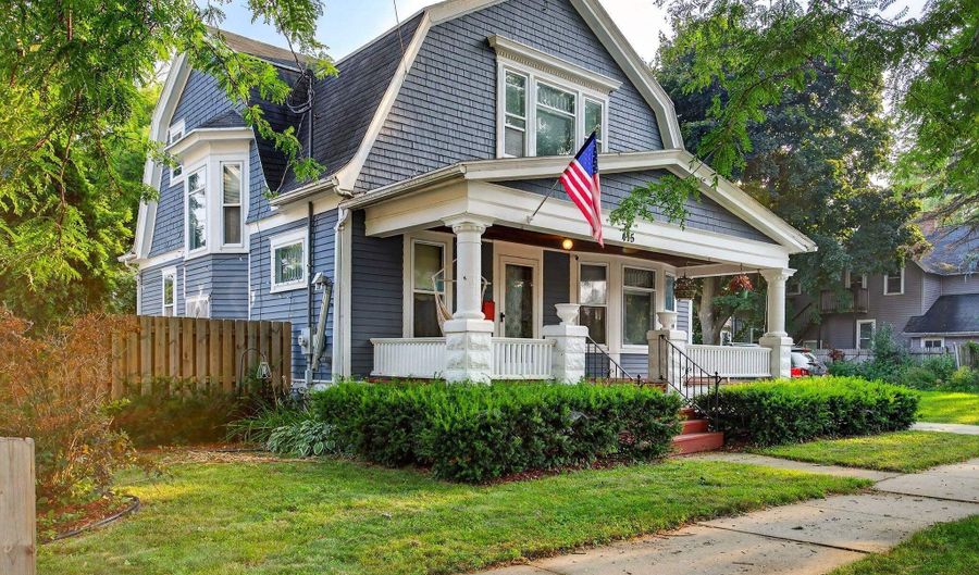415 E SPRING St, Appleton, WI 54911 - 3 Beds, 2 Bath