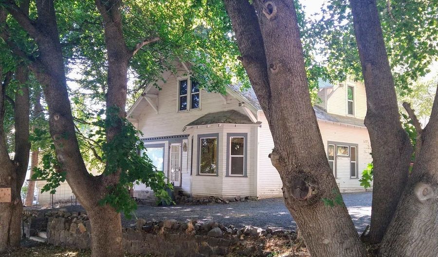 215 N H St, Albion, WA 99163 - 4 Beds, 0 Bath