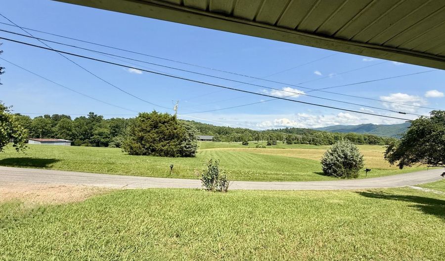 140 Preacher Laws Rd, Afton, TN 37616 - 3 Beds, 1 Bath