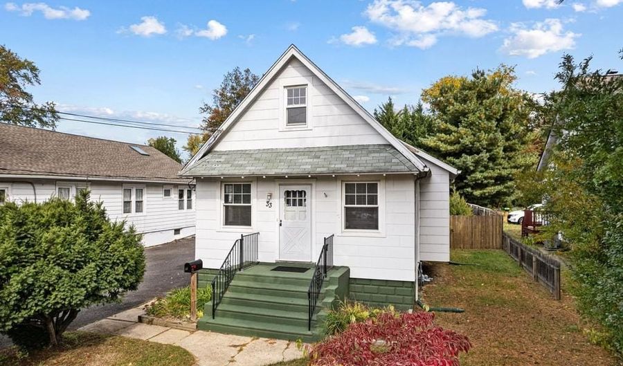33 E GLOUCESTER Pike, Barrington, NJ 08007 - 2 Beds, 1 Bath
