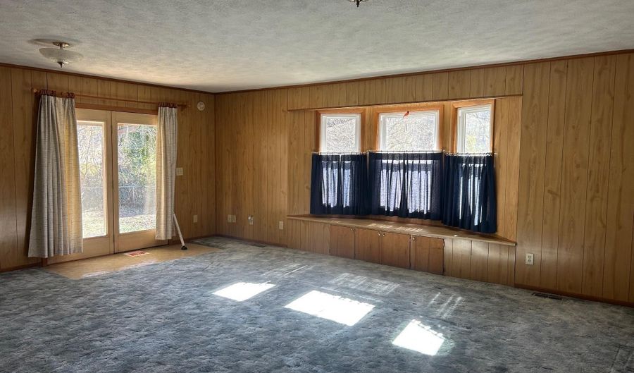 4027 DIX St, Anniston, AL 36201 - 3 Beds, 2 Bath