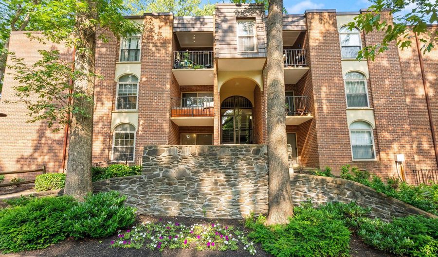 3378 WOODBURN Rd 11, Annandale, VA 22003 - 2 Beds, 1 Bath