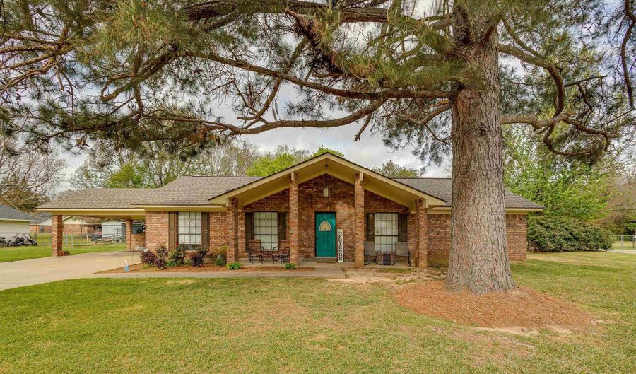10449 ARKANSAS St, Bastrop, LA 71220 - 3 Beds, 2 Bath