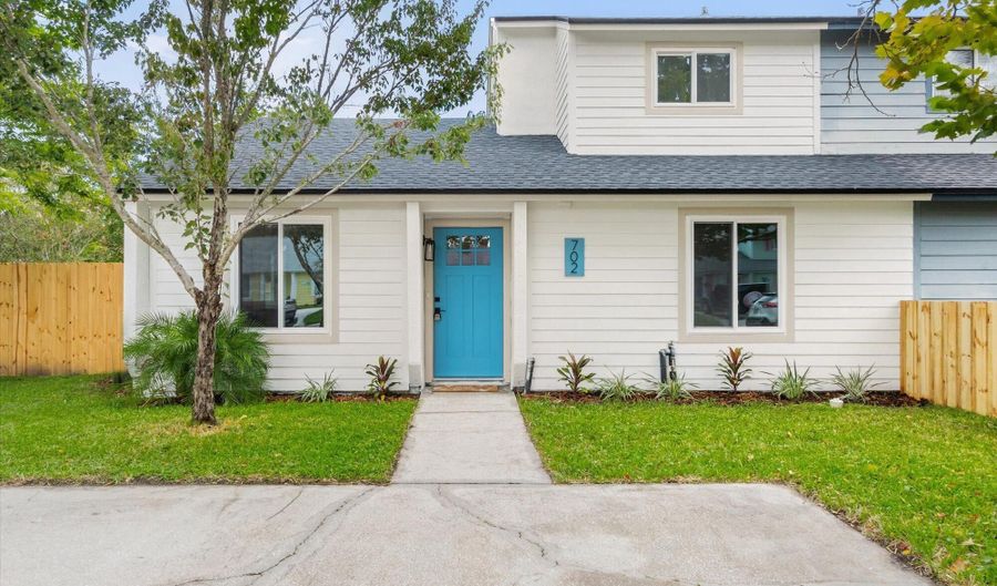 702 AQUATIC Dr, Atlantic Beach, FL 32233 - 3 Beds, 2 Bath