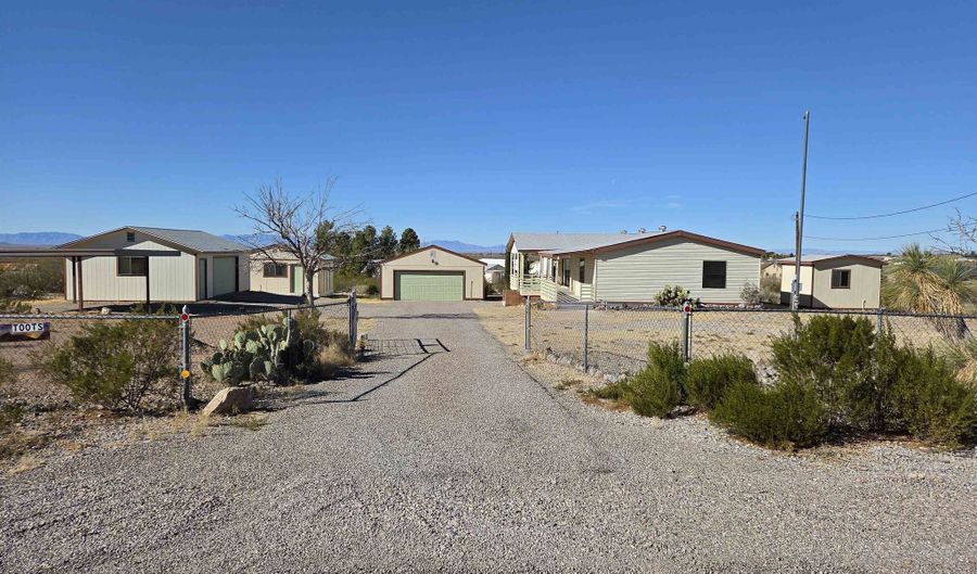 6 Toots Dr, Alamogordo, NM 88310 - 3 Beds, 2 Bath