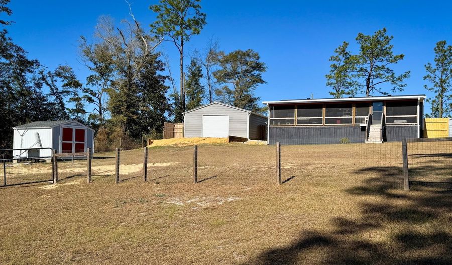 2687 Linda Ln, Alford, FL 32420 - 3 Beds, 2 Bath