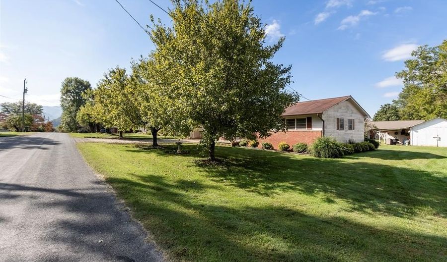 299 Sunland Dr 23, Andrews, NC 28906 - 3 Beds, 2 Bath