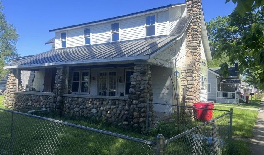 210 N Maple Ave, Argos, IN 46501 - 4 Beds, 2 Bath