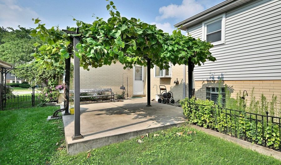 657 SABLE Dr, Addison, IL 60101 - 3 Beds, 2 Bath