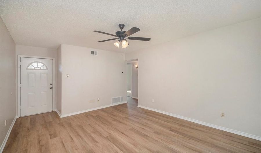 516 Heather Ln, Keene, TX 76059 - 3 Beds, 1 Bath