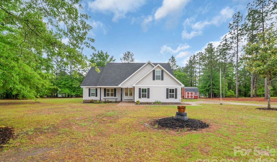 939 Old Stagecoach Rd, Camden, SC 29020 - 4 Beds, 2 Bath