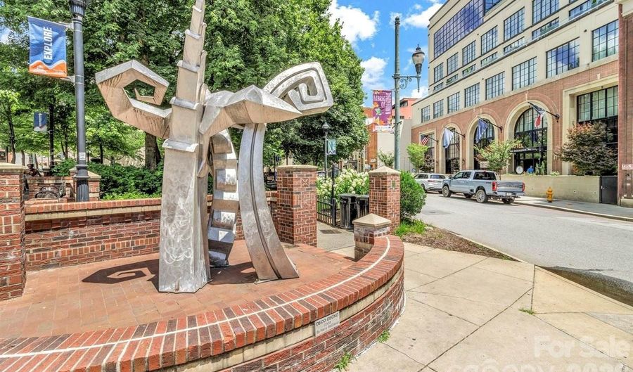 60 Haywood St, Asheville, NC 28801 - 3 Beds, 2 Bath