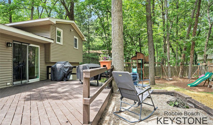 7395 Sheffield Dr SE, Ada, MI 49301 - 3 Beds, 2 Bath