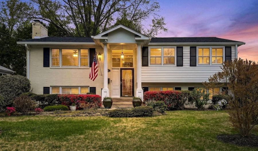 7052 WARDELL St, Annandale, VA 22003 - 4 Beds, 3 Bath