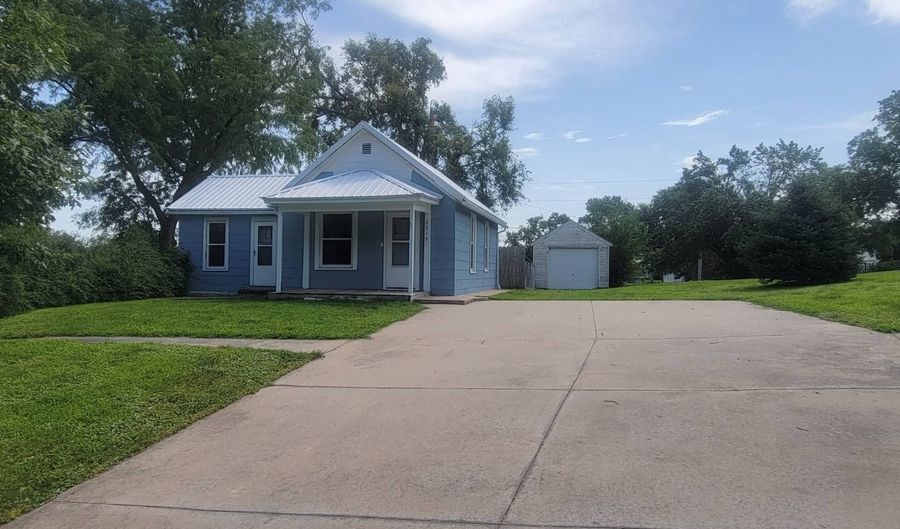 2015 L St, Auburn, NE 68305 - 1 Beds, 1 Bath