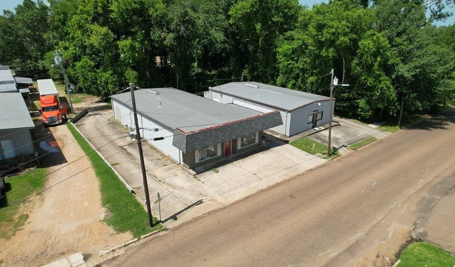 107 W Court St, Brookhaven, MS 39601 - 0 Beds, 3 Bath