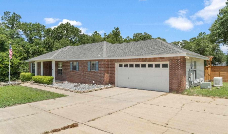 5127 Blue Springs Cv, Baker, FL 32531 - 3 Beds, 2 Bath