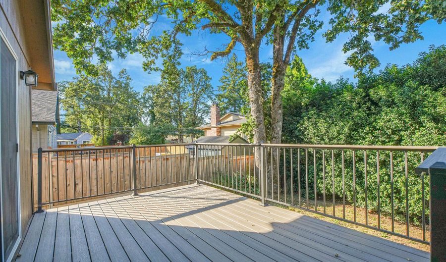 16610 SE VALLEY VIEW Rd, Milwaukie, OR 97267 - 3 Beds, 2 Bath